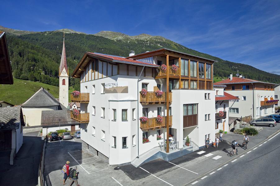 Hotel Mall San Valentino alla Muta Exterior foto